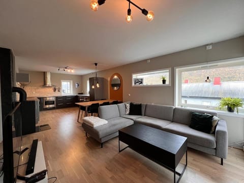 Kitchen or kitchenette, Living room, Dining area