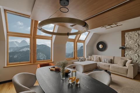 Living room, Seating area, Dining area, Mountain view