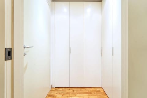 Romantic getaway on Lake Como! Private box, wifi Apartment in Como