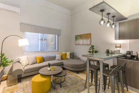 Kitchen or kitchenette, Living room, Seating area, Dining area, air conditioner