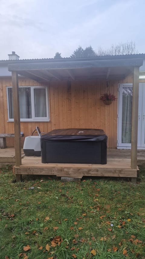 Elegant Portree Cottage with Hot Tub House in Portree