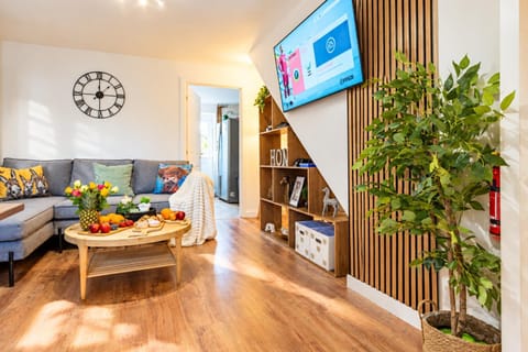 Communal lounge/ TV room, TV and multimedia, Living room, Seating area