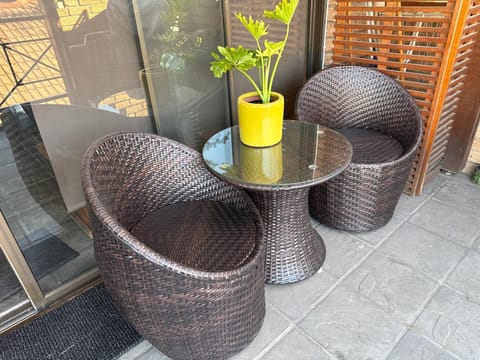 Balcony mountain views free fibre-wifi aircon and parking Apartment in Western Cape