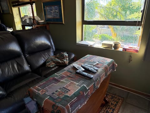 Balcony mountain views free fibre-wifi aircon and parking Apartment in Western Cape