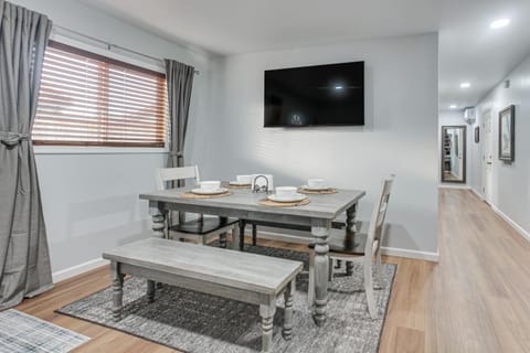 1 Mi to Dtwn Sequim Modern Escape Near Everything Apartment in Sequim