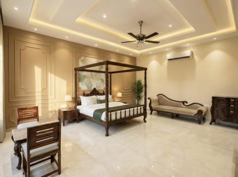 Bed, Photo of the whole room, Seating area, Bedroom, air conditioner