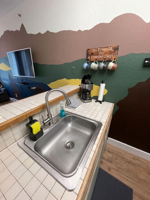 Sun Meadows Cozy Kirkwood Ski In out Studio Apartment in Kirkwood