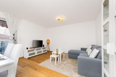 Communal lounge/ TV room, TV and multimedia, Living room, Seating area