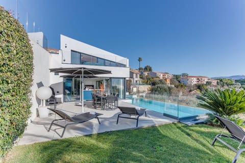 Property building, Patio, Swimming pool, sunbed