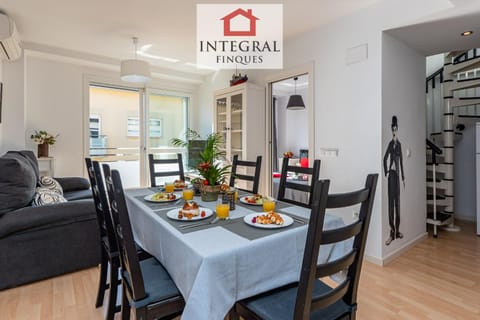 Living room, Dining area, air conditioner