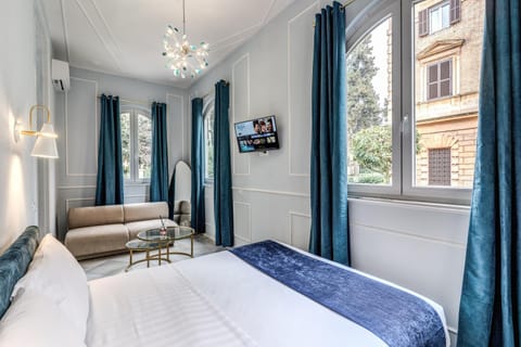 Bed, TV and multimedia, Photo of the whole room, Bedroom