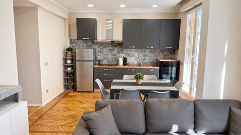 Kitchen or kitchenette, Dining area, stove