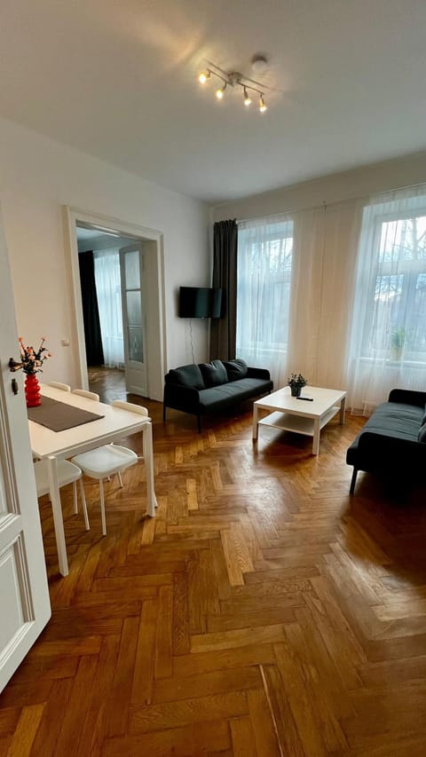 Living room, Photo of the whole room, Seating area