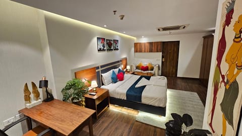 Bed, Living room, Photo of the whole room, Seating area, Bedroom