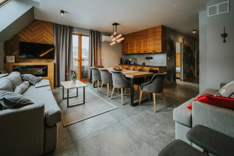 Kitchen or kitchenette, Living room, Seating area, Dining area