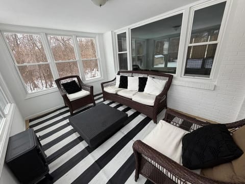 TheCreekHouse 5BR Sanctuary w Sunroom and Games House in Rockford