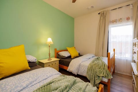 Spacious 3BR Terrace Apt Near LakePoint and Golf Apartment in Acworth