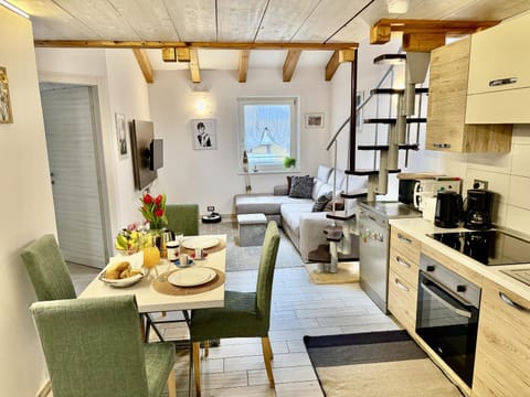 Communal lounge/ TV room, Kitchen or kitchenette, Living room