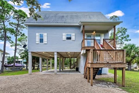 Tagged Out Canal Front Dock 3 bedroom 2 bath House in Saint George Island