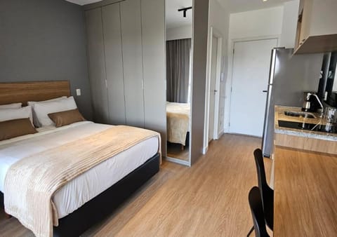 Bed, TV and multimedia, Kitchen or kitchenette, Photo of the whole room, Bedroom, flat iron, locker, towels, wardrobe