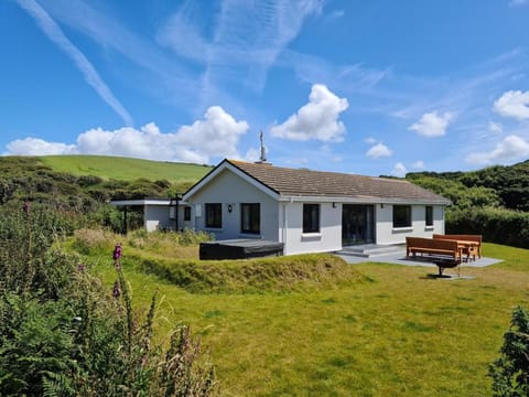 Property building, Spring, Natural landscape, Garden, Garden view