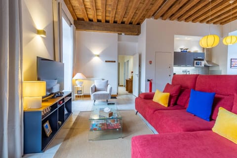 Communal lounge/ TV room, TV and multimedia, Kitchen or kitchenette, Living room, Decorative detail, Seating area, heating, heating, internet, internet