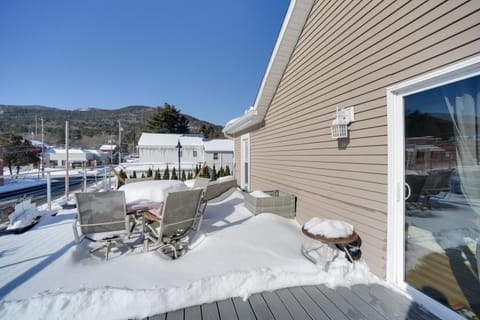 3 Blocks to Lake George Village Spacious Home! Apartment in Queensbury