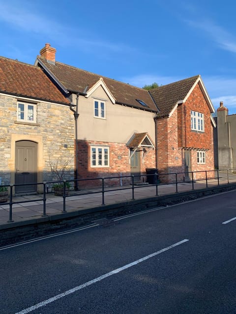 Bramble Cottage House in Glastonbury