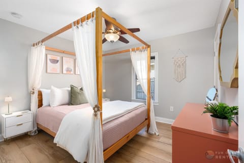 Adorable Dog Friendly Home with Fenced Yard, Office, STEPS to Canal & Hospital! House in New Smyrna Beach