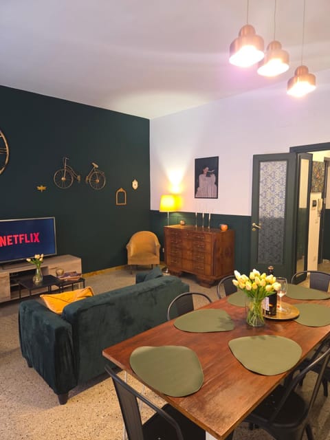 Living room, Dining area