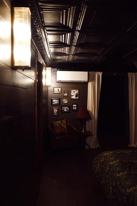 Romantic AFrame Cabin with Firepit, BBQ Cabin in Pocono Lake