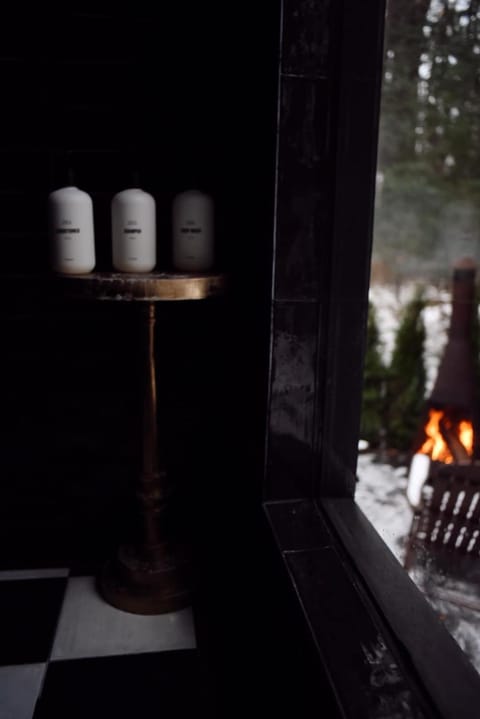 Romantic AFrame Cabin with Firepit, BBQ Cabin in Pocono Lake