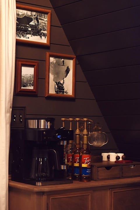 Romantic AFrame Cabin with Firepit, BBQ Cabin in Pocono Lake