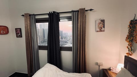 Bedroom, City view