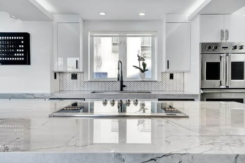 Versace Mansion Neighbor (Floors 2 & 3) Sleeps 12 House in Flamingo Lummus