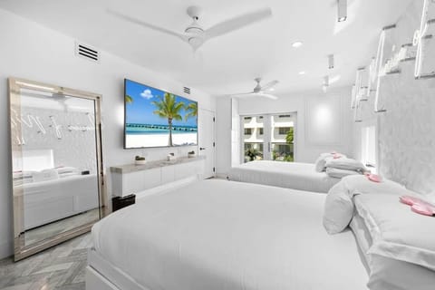 Versace Mansion Neighbor (Floor 1,2,3) Sleeps 21 House in Flamingo Lummus