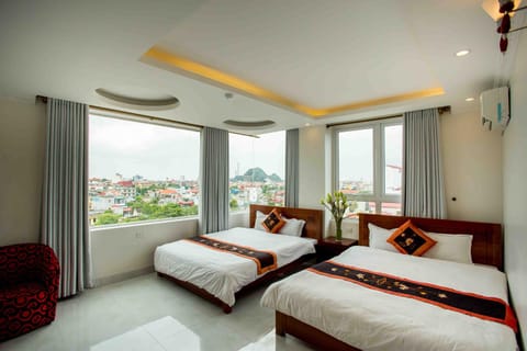 Restaurant/places to eat, Restaurant/places to eat, Bathroom, Banquet/Function facilities, Dining area, Bedroom, Pets, Pets, City view, River view, Street view