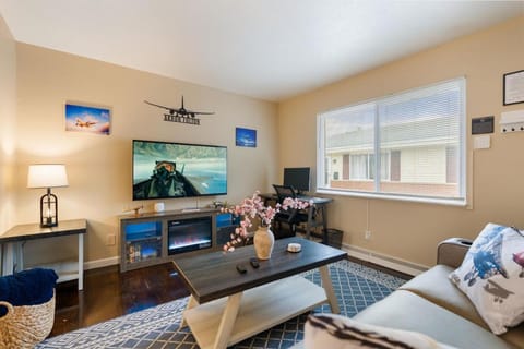 Akron 2 Bed 1 Bath Flight Themed Oasis Dog Friendly Apartment in Springfield Township