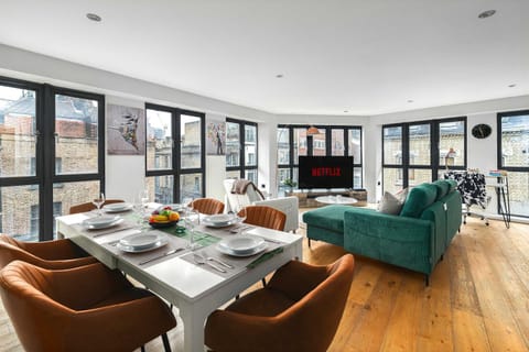 TV and multimedia, Living room, Decorative detail, Seating area, Dining area, internet
