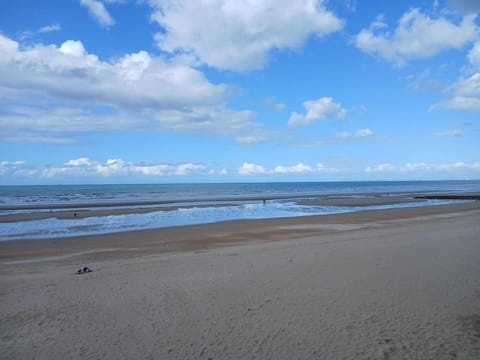 STUDIO COSY avec JARDINET Apartment in Cabourg