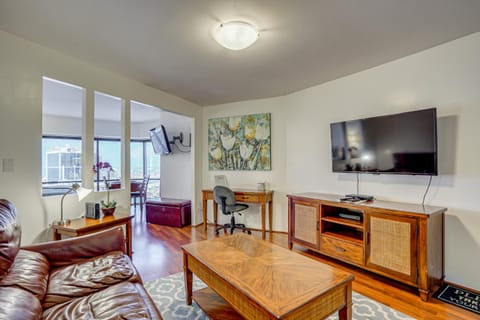 Free Parking Pool Harbor View Access Honolulu Gem! Apartment in Honolulu