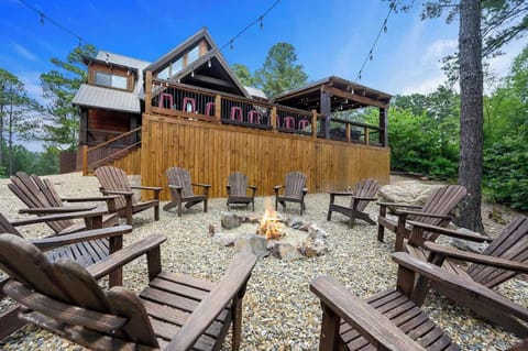 Stairway to Heaven Hot Tub Deck Sleeps 18 House in Oklahoma