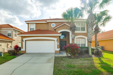 Pool, Spa and Patio! Spacious Villa Near WDW House in Four Corners