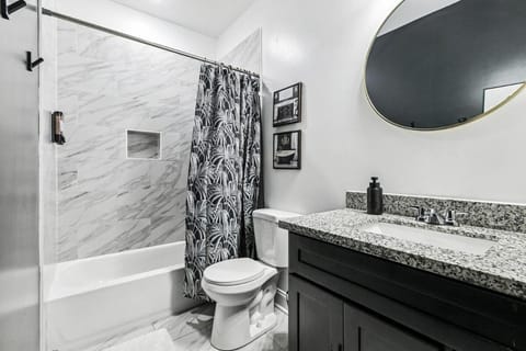 Spacious 5BR NOLA Loft Perfect for Groups Apartment in Ninth Ward