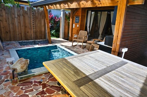 Swimming pool, Breakfast