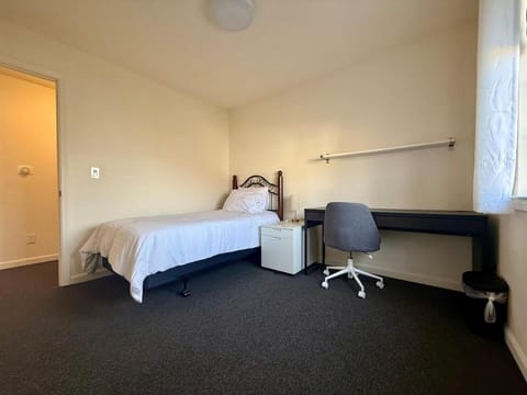 Cozy 4bed home close to everything around SF Apartment in Oakland