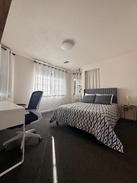 Cozy 4bed home close to everything around SF Apartment in Oakland