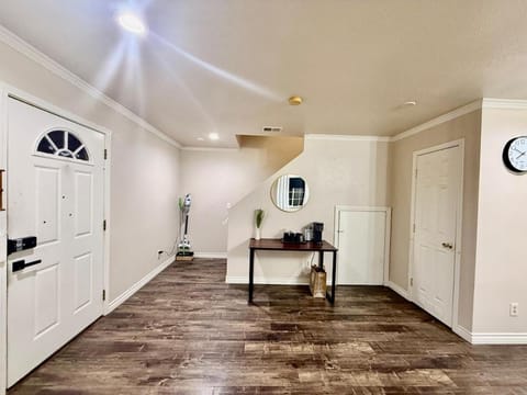 Cozy 4bed home close to everything around SF Apartment in Oakland