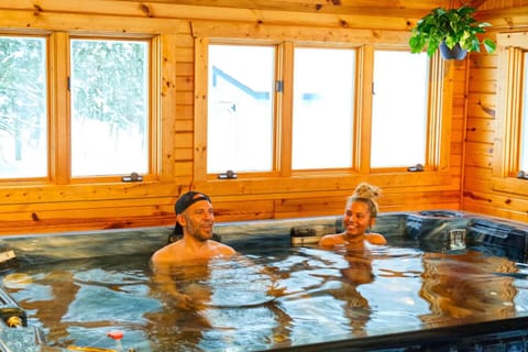 Creekside Chalet - Huge Indoor Spa Chalet in Wisconsin