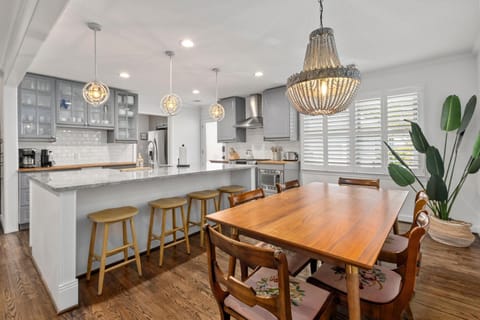 Old Village Palmetto- Pet Friendly House in Mount Pleasant